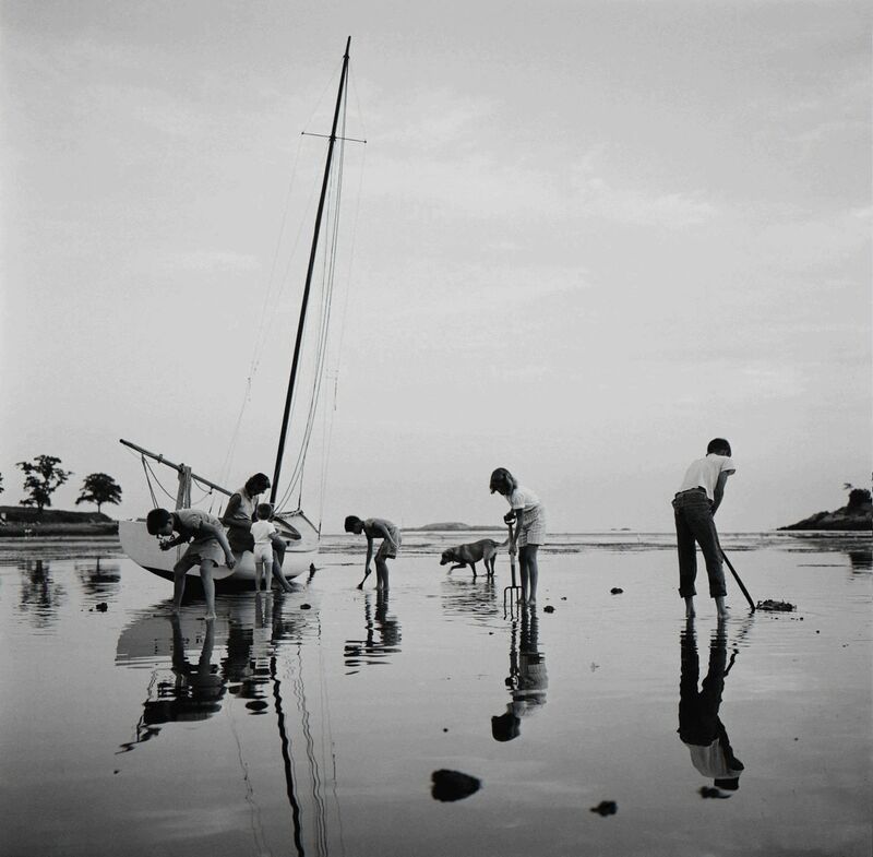 Slim Aarons, ‘Digging For Clams’, 1959, Photography, Silver gelatin print, IFAC Arts