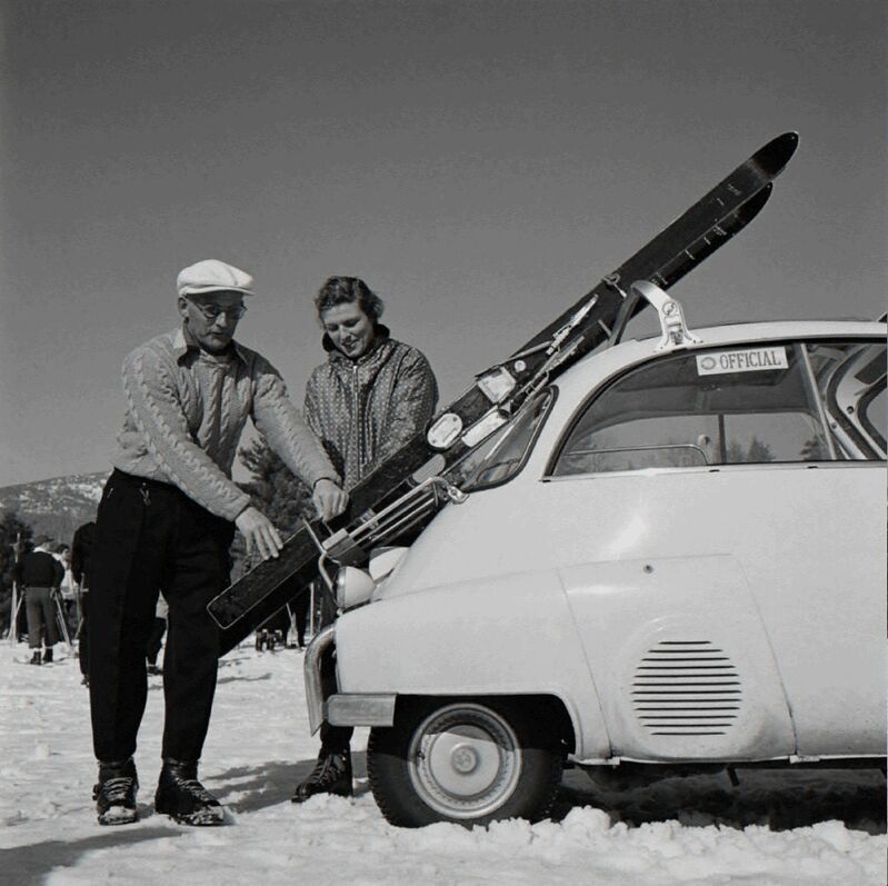 Slim Aarons, ‘New England Skiing’, 1955, Photography, Silver gelatin print, IFAC Arts