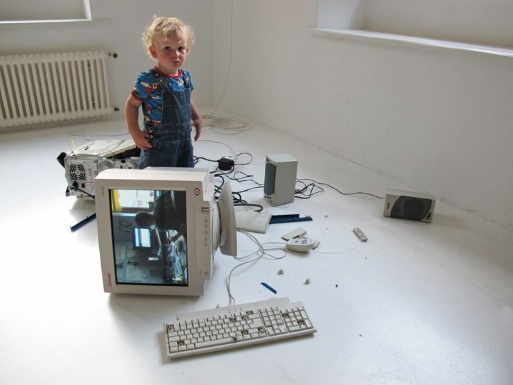 Eva and Franco Mattes, My Generation, 2010. Video (13 minutes, 18 seconds), broken computer tower, CRT monitor, loudspeakers, keyboard, mouse, and various cables; overall dimensions variable. Installation view, Plugin, Basel. Collection of Alain Servais. On view in I Was Raised on the Internet at MCA Chicago.