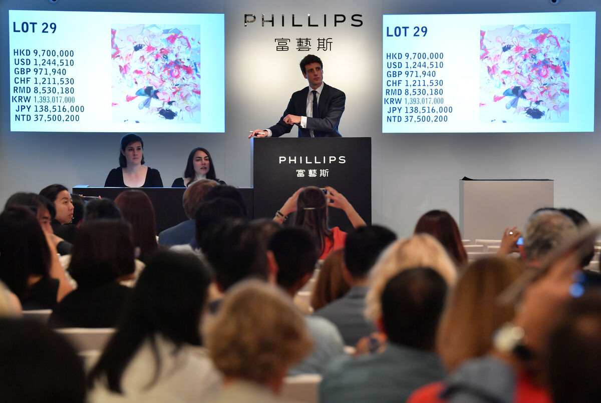 Auctioneer Henry Highley at the podium during the May 2017 Evening Sale in Hong Kong as a new world auction record was established for Southeast Asian artist Christine Ay Tjoe