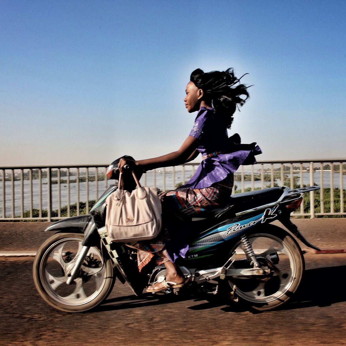 Riding over the Niger River in Bamako, Mali. Photo by @janehahn.
