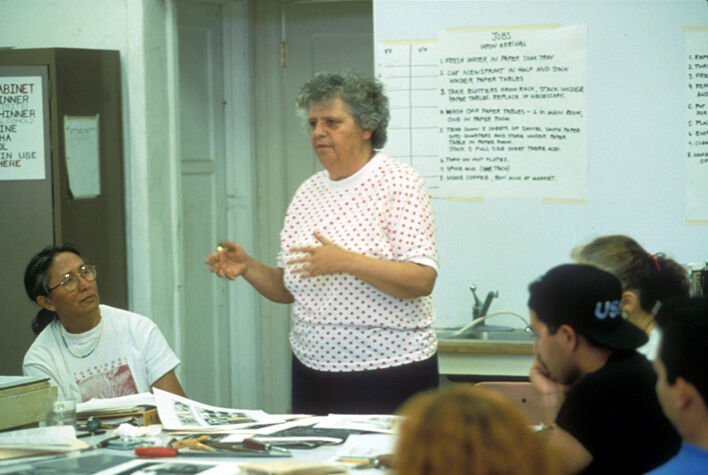 Sister Karen teaching a group of students in the Professional Printmaking Program. Courtesy of Self Help Graphics &amp; Art.