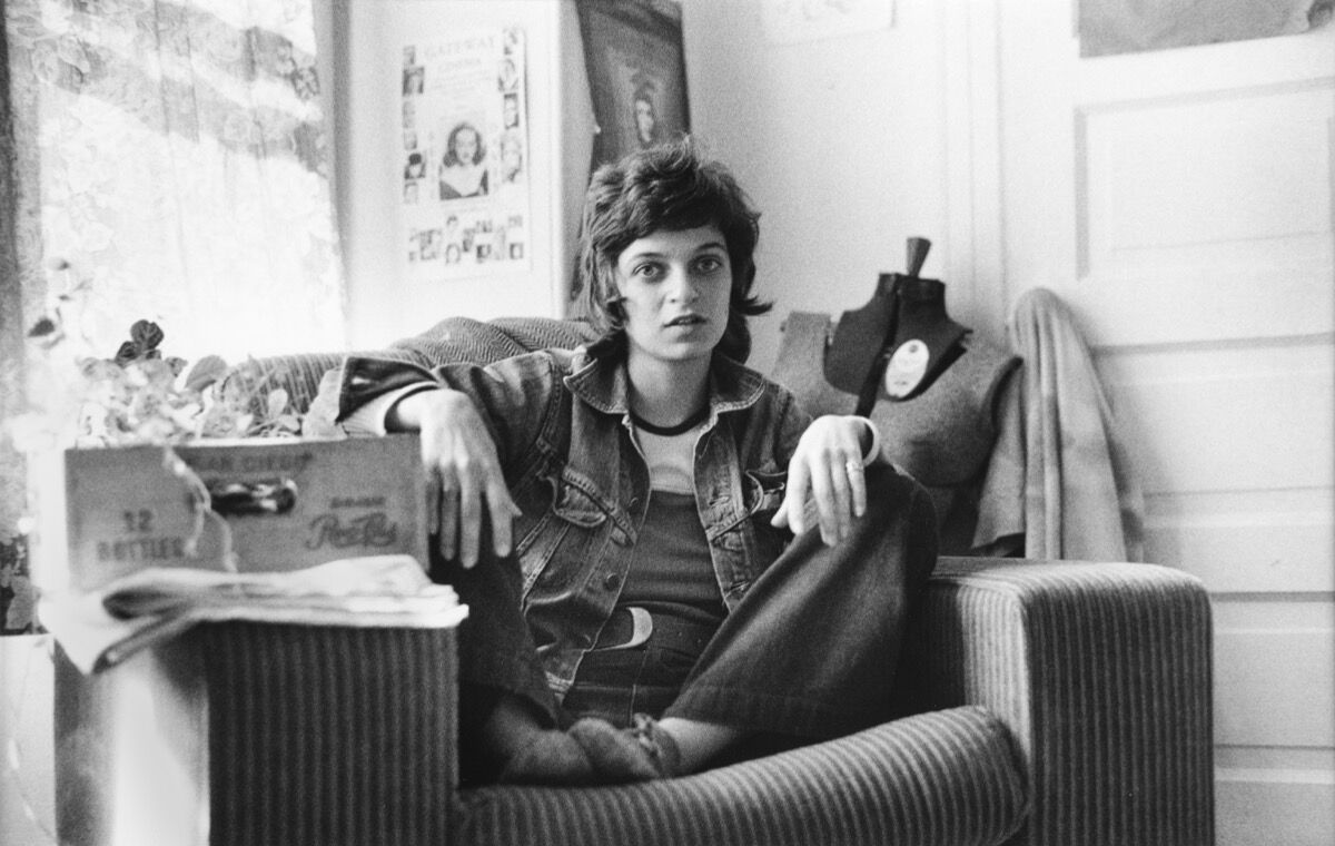 Donna Gottschalk, Katz in the big chair, San Francisco, 1972. Courtesy of the artist and the Leslie-Lohman Museum.