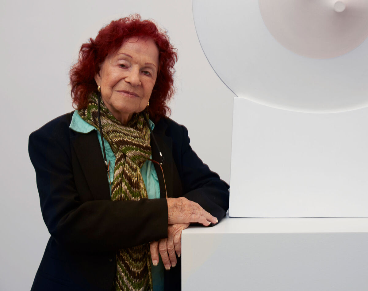 Zilia Sánchez with Lunar blanco, 1964, at Galerie Lelong & Co., New York, 2014. © Zilia Sánchez. Courtesy of Galerie Lelong & Co., New York.
