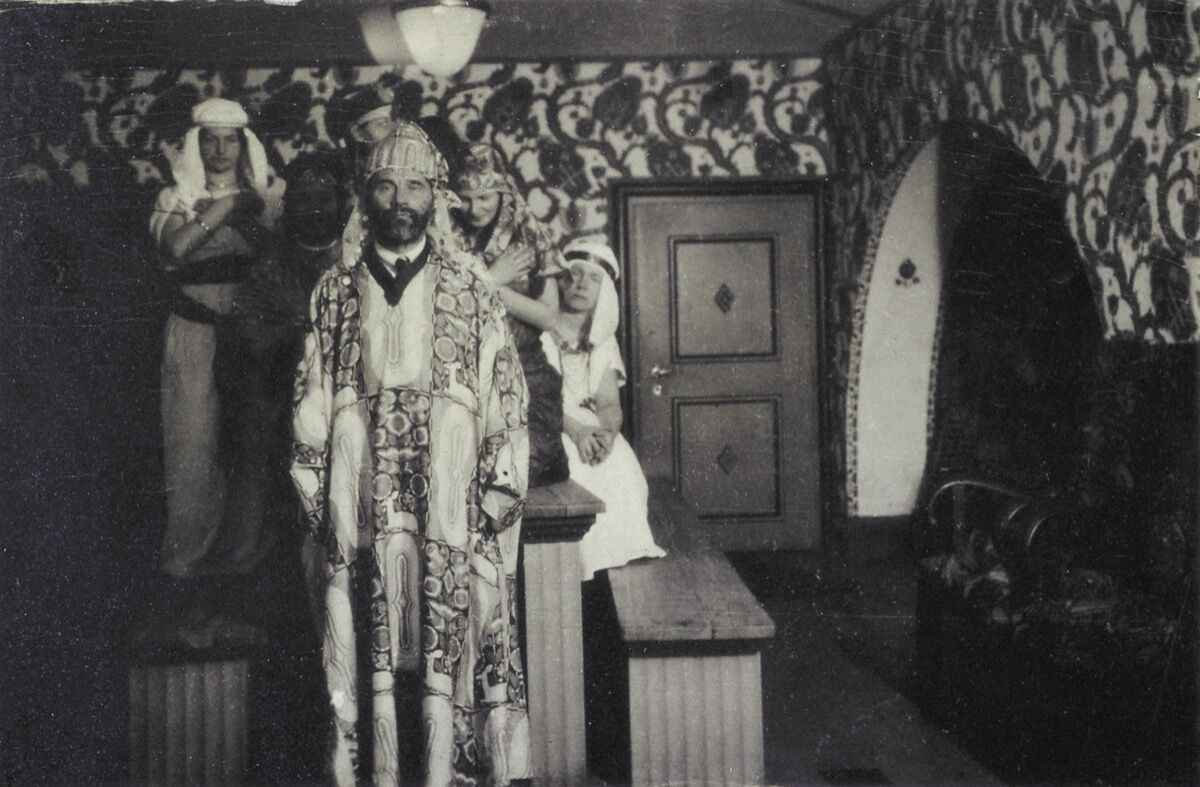 Gustav Klimt as an attendand of an party in the Primavesi-house, with a house-coat designed by Carl Otto Czeschka. Photo by Imagno/Getty Images.