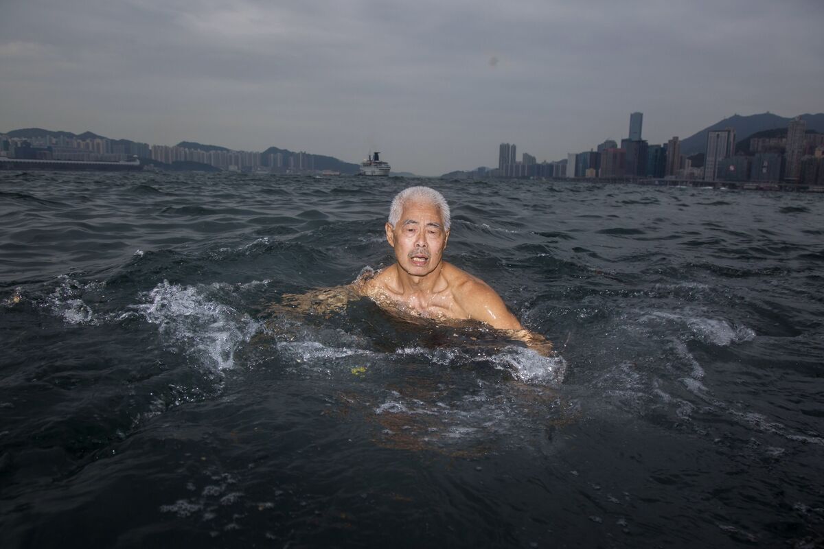 Chan Hak-chi goes swimming in Hong Kong, on May 25, 2017. Photo by Yue Wu. Courtesy of the artist.