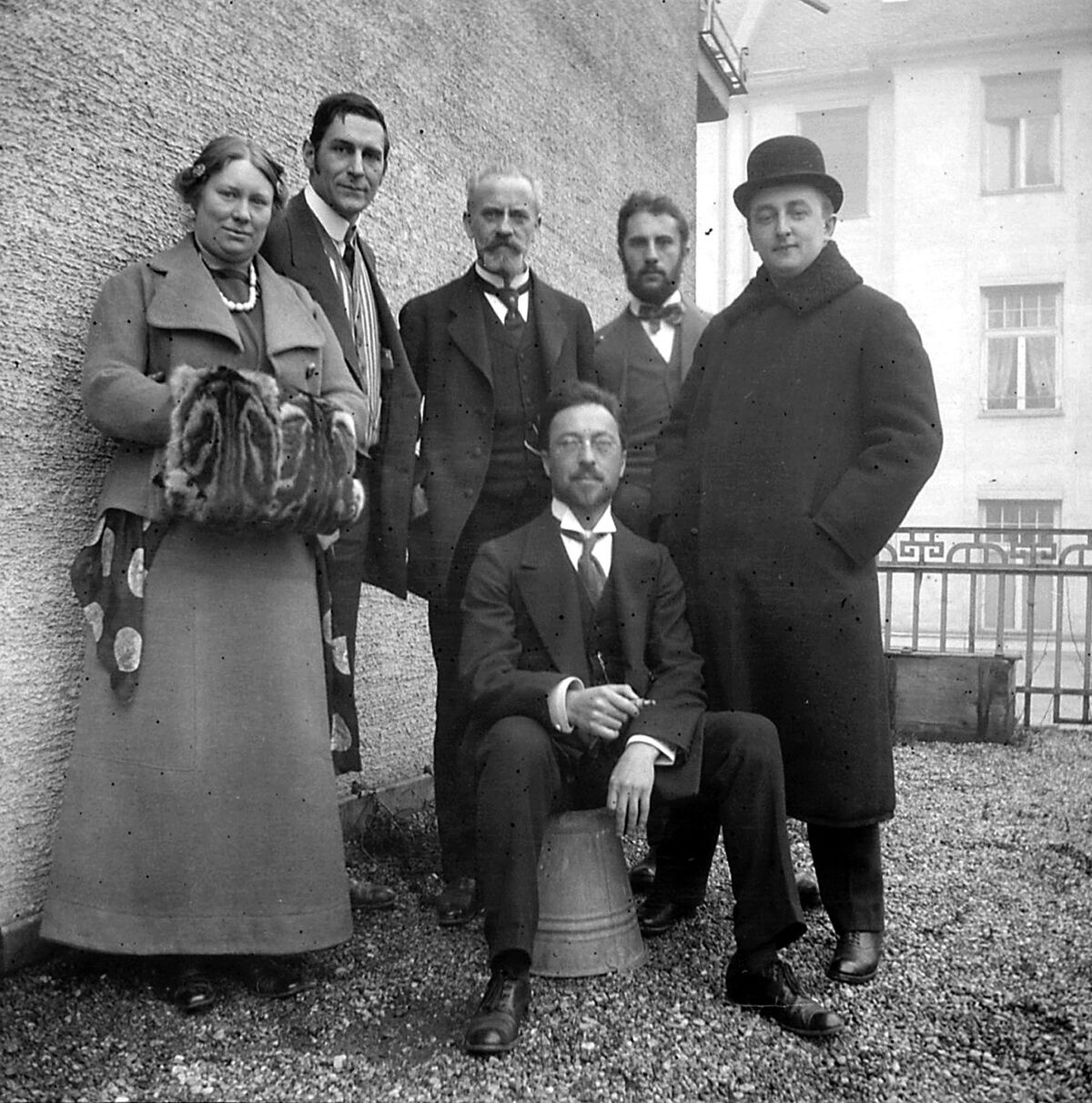 Wassily Kandinsky with a group of artists from the Blue Rider. Photo by Fine Art Images/Heritage Images/Getty Images.