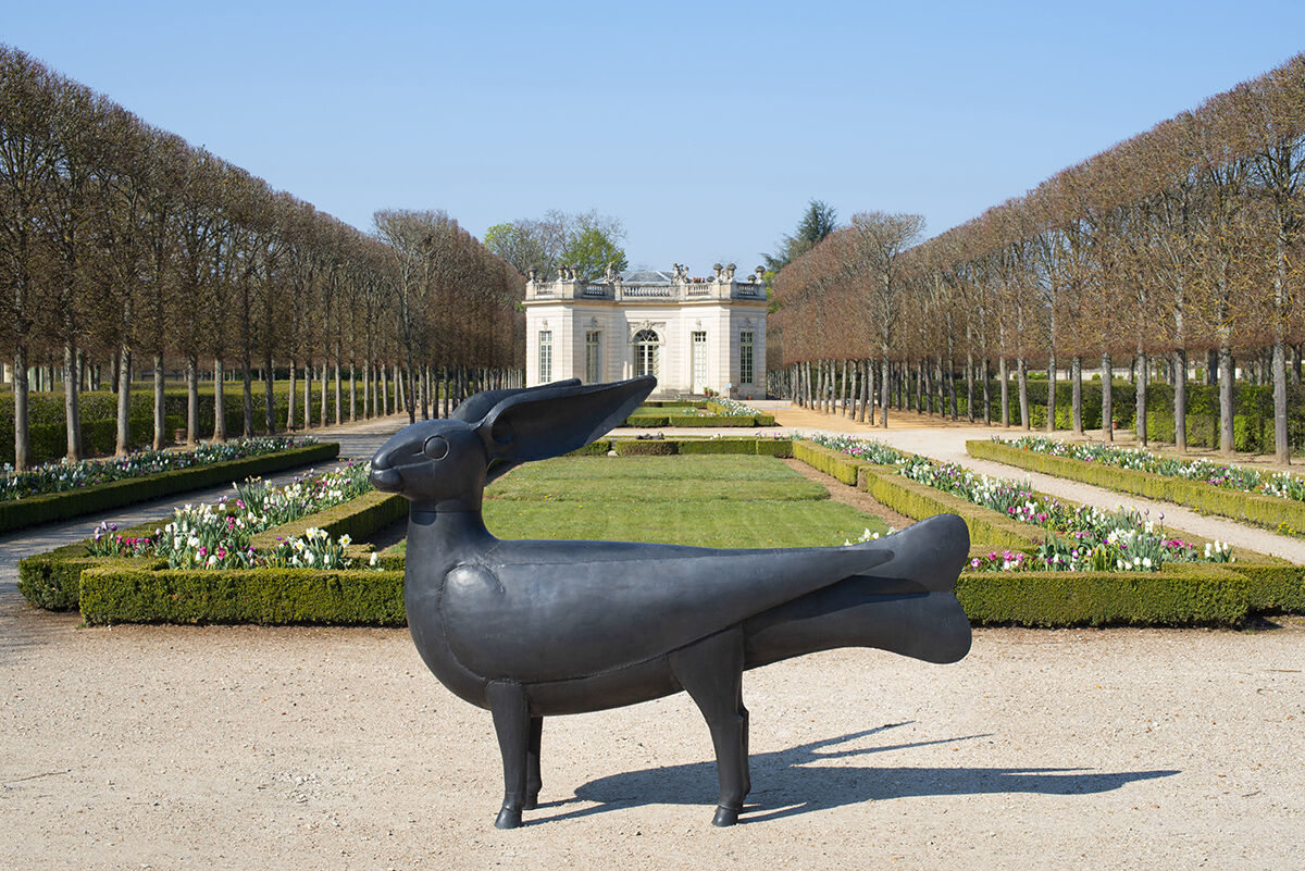 François-Xavier Lalanne, installation view of Lapin à Vent de Tourtour, 1968–94, in “The Lalanne at Trianon” at the Palace of Versailles, 2021. © François-Xavier Lalanne. Photo by Capucine de Chabaneix. Courtesy of Galerie Mitterrand. 