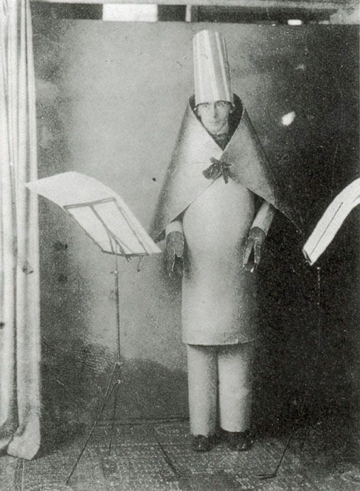 Hugo Ball performing at Cabaret Voltaire, 1916. Image via Wikimedia Commons. 