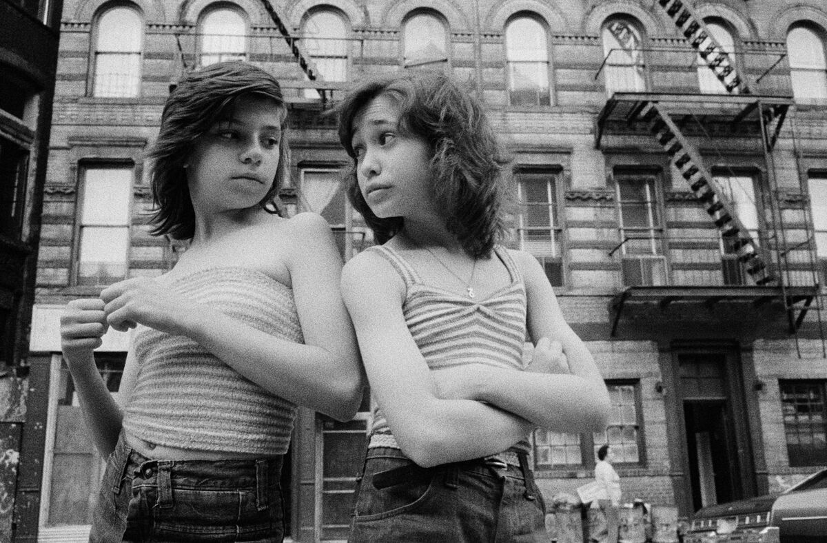 Susan Meiselas, USA. Dee and Lisa on Mott Street, Little Italy, New York City, 1976. © Susan Meiselas/Magnum Photos.