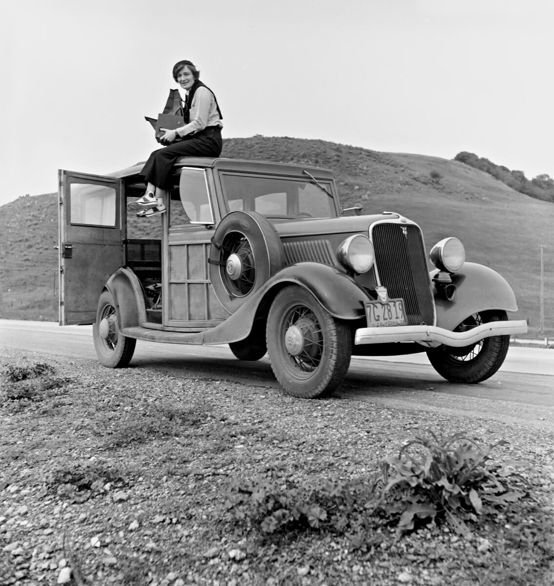 Photo of Dorothea Lange in California. Image via Wikimedia Commons.