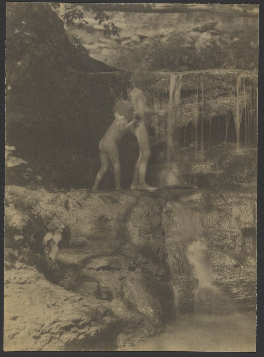 Eva Watson-Schütze, Two children near waterfall, 1900–15. Courtesy of the Getty.
