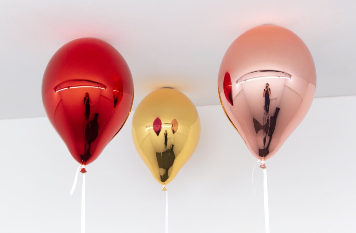Jeppe Hein, installation view, from left to right, of Redwine Mirror Balloon, Chardonnay Mirror Balloon, and Rose Mirror Balloon, 2020. Courtesy of the artist and The Donum Estate, Sonoma, California.