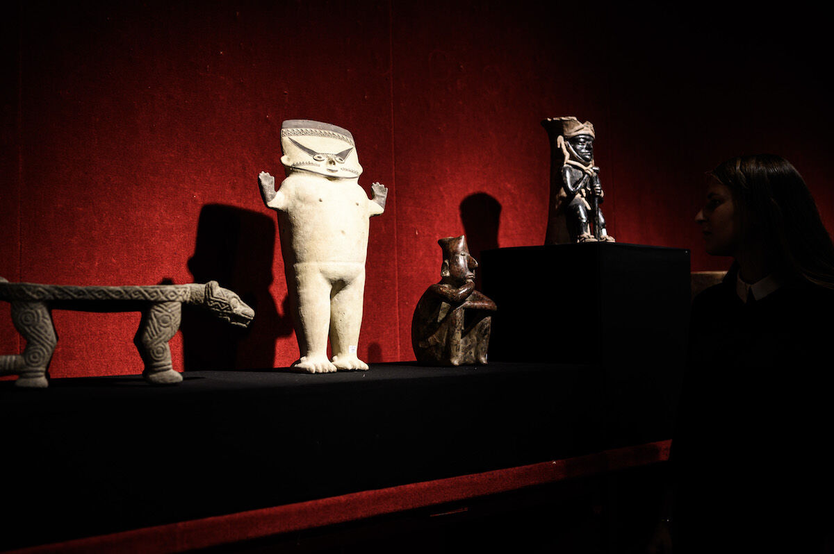 Pre-Columbian artifacts on display at Drouot auction house in Paris ahead of a sale. Photo by Philippe Lopez/AFP/Getty Images.