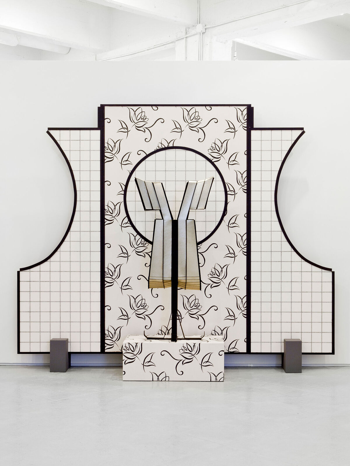 Diane Simpson, Window 4, Window Dressing: Apron VI, 2003/2007. Courtesy of the artist; Corbett vs. Dempsey, Chicago; and JTT, New York.