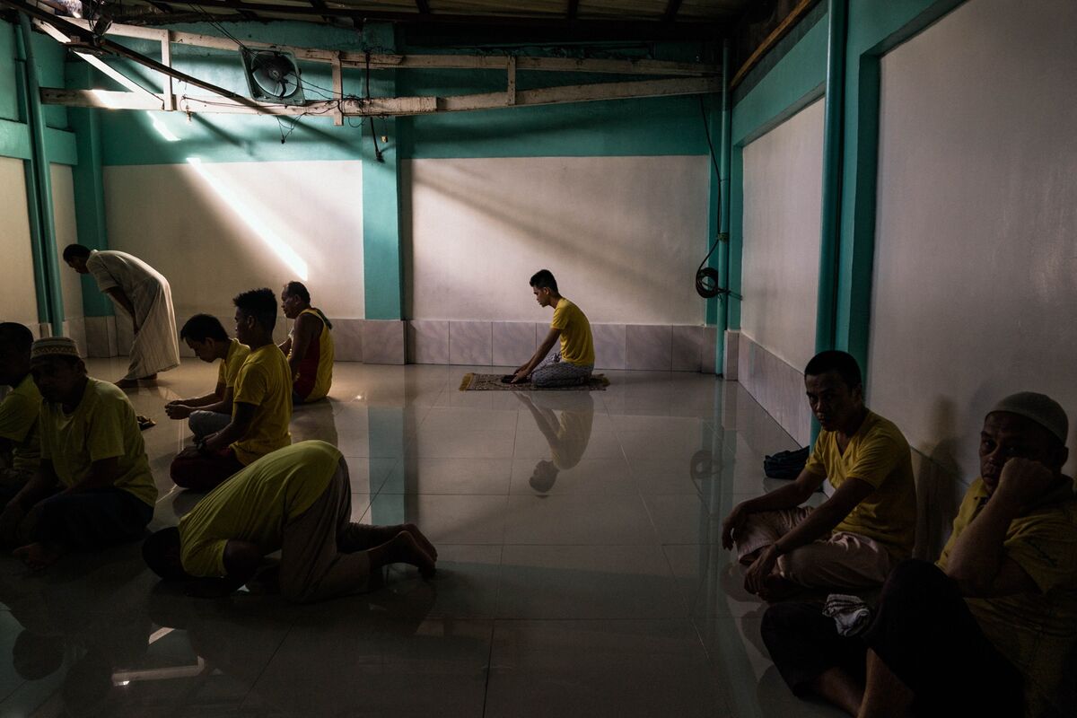 Men are seen saying their prayers inside a mosque in the Manila City Jail in Manila, Philippines, on October 31, 2018. In the Philippines, men with pending cases spend months, sometimes years, in overcrowded cells waiting to be charged, sentenced, or tried. Photo by Hannah Reyes Morales. Courtesy of the artist.