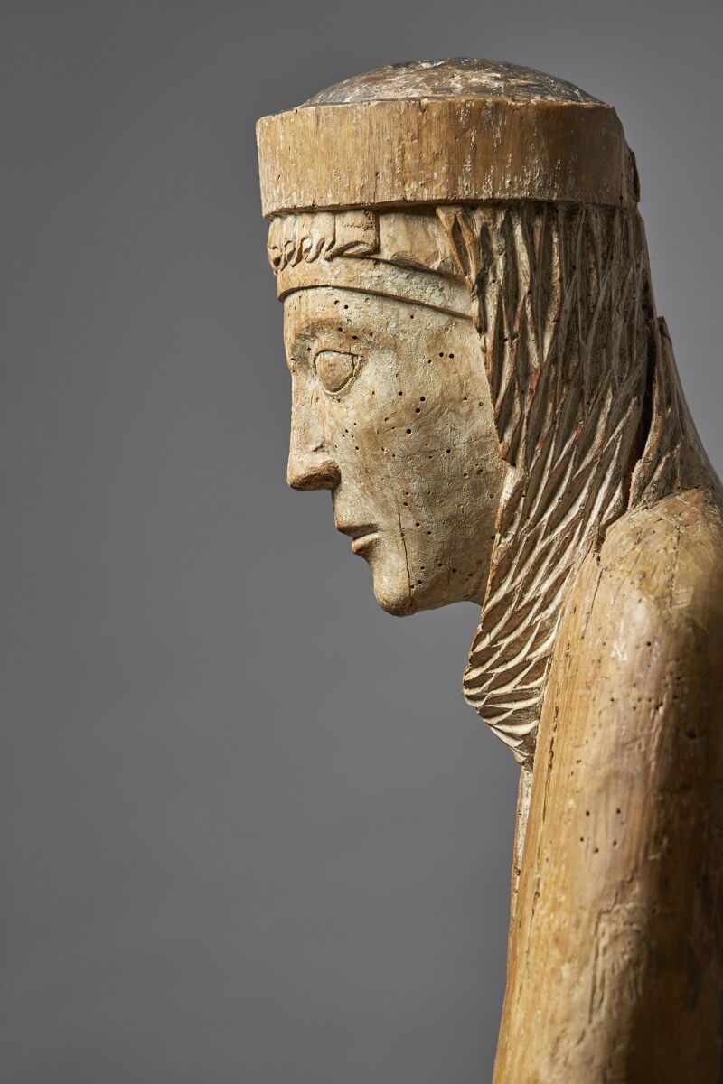 A standing virgin, c. 1150. Courtesy of Luhring Augustine and Sam Fogg. 