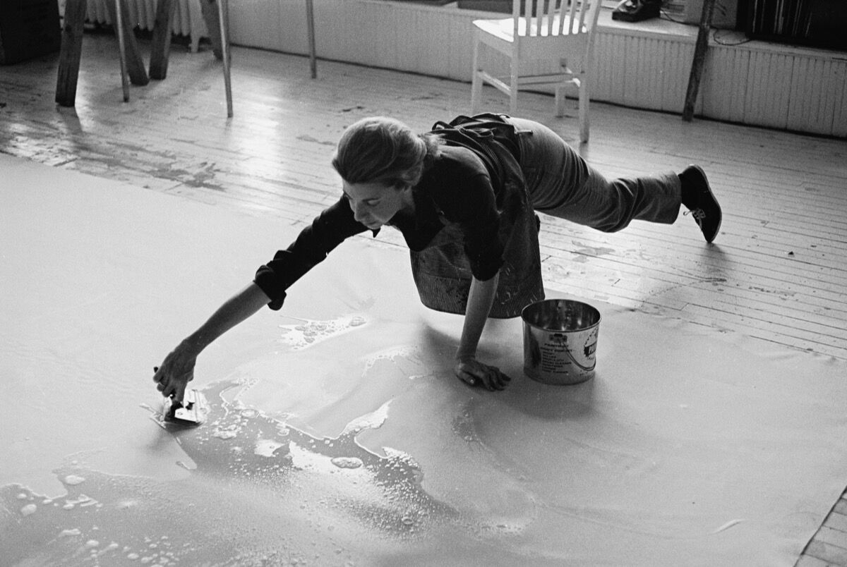 Portrait of Helen Frankenthaler at work in her studio, 1969. Photo by Ernst Haas/Hulton Archive. Image via Getty Images.