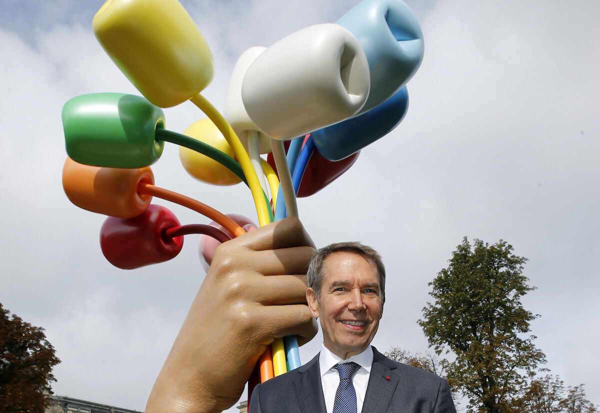 Jeff Koons poses in front of his sculpture Bouquet of Tulips after it was unveiled in Paris on October 4, 2019. Photo by Thierry Chesnot/Getty Images.