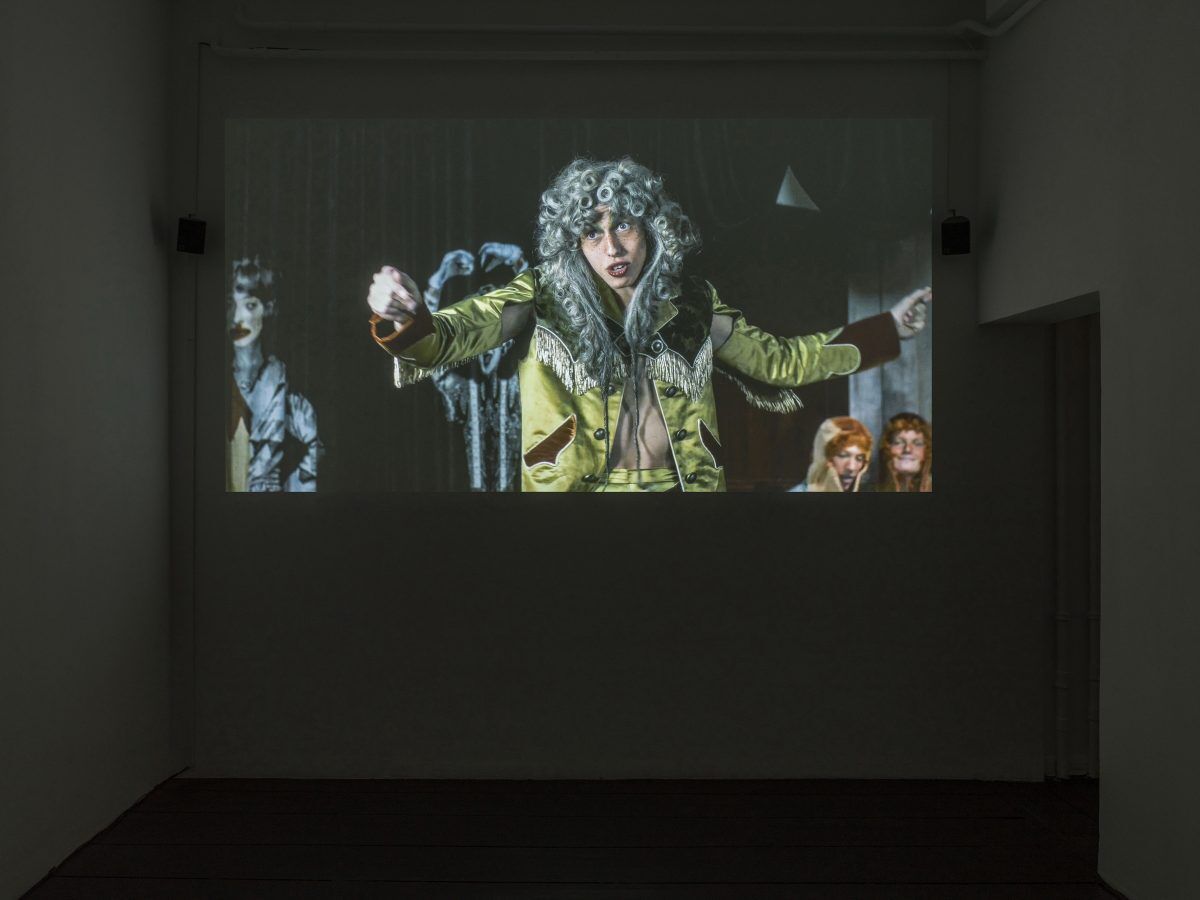 Leila Hekmat, installation view of CROCOPAZZO!, 2020. Courtesy of the artist and Galerie Isabella Bortolozzi, Berlin.