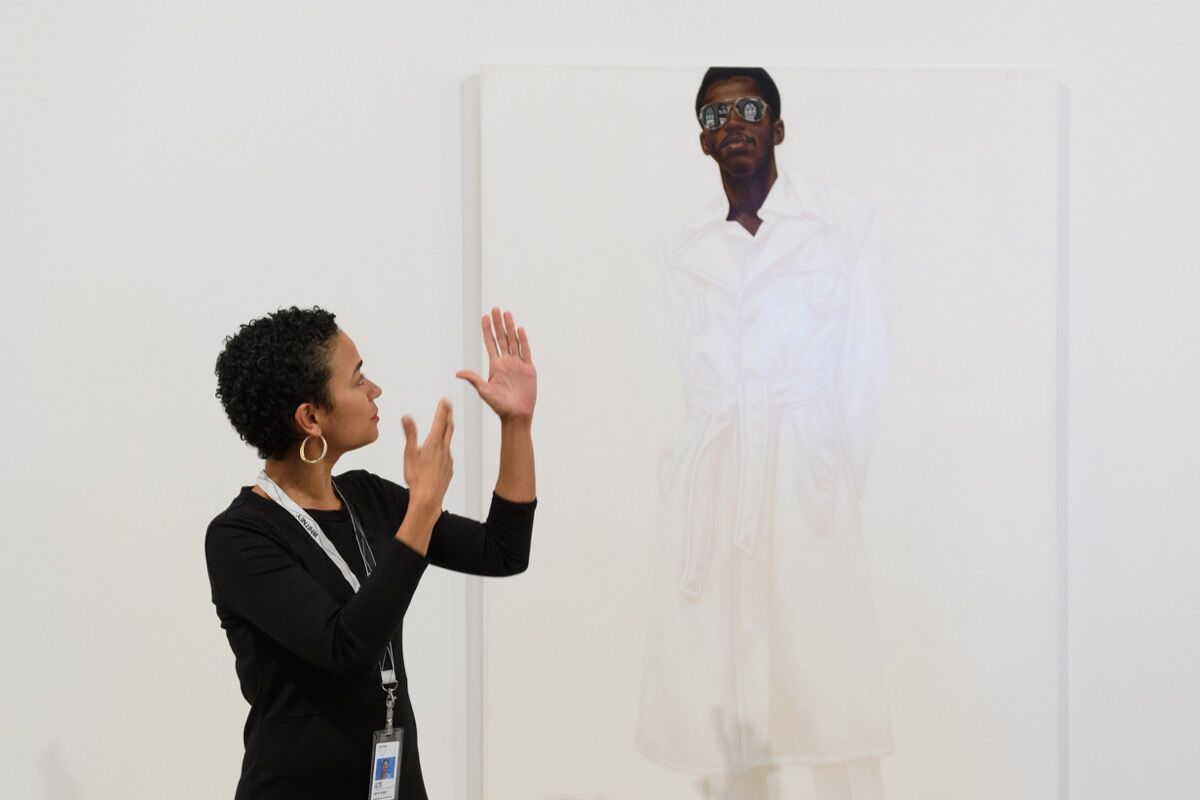 Educator Lauren Ridloff leads a Whitney Signs tour at the Whitney Museum of American Art. Photo by Filip Wolak. Courtesy of the Whitney Museum of American Art.