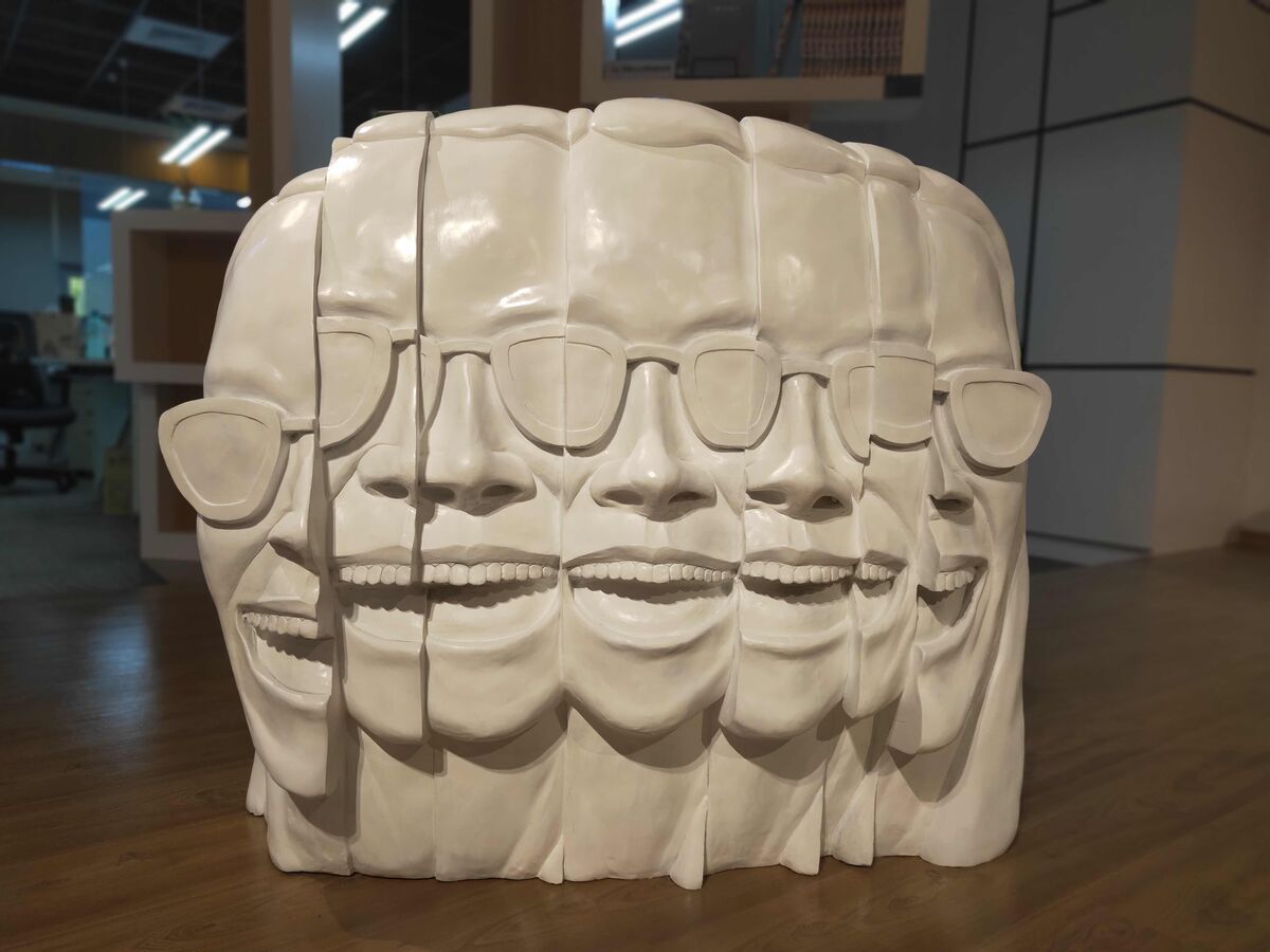 Lin Szu-Ying, Wriggling-face 50x98x110 cm, fiber-reinforced plastic, FRP, 2020