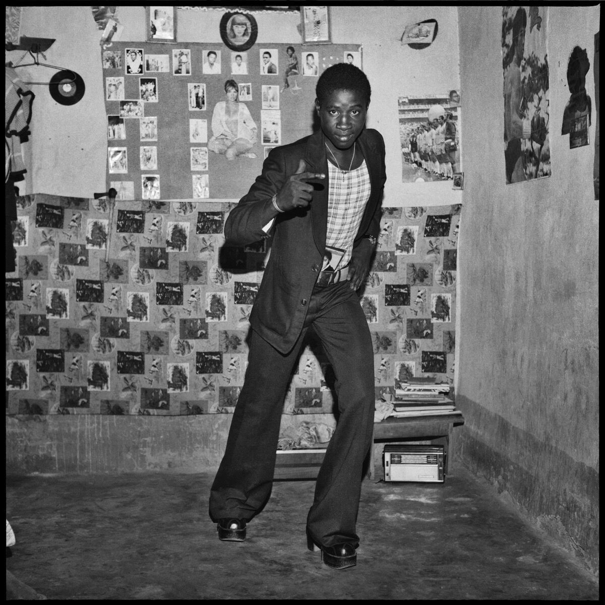 Sanlé Sory, Le malien et ses chaussures têtes de nègre, 1975, from the series