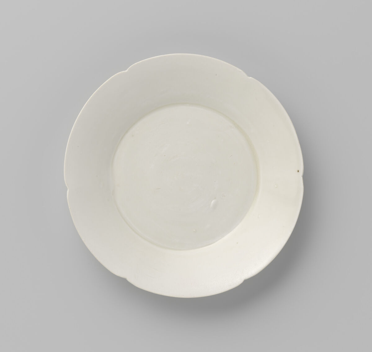 Dish with scalloped rim, ca. 1000–99. Courtesy of the Rijksmuseum.
