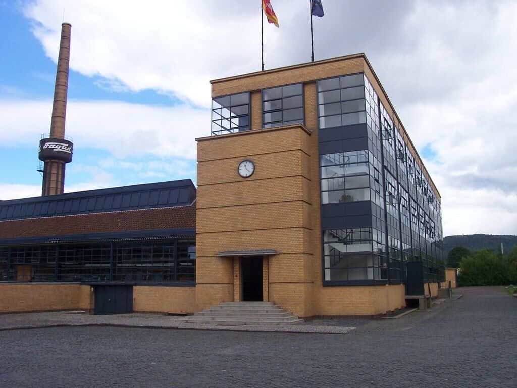 Fagus Factory, Alfeld on the Leine, Lower Saxony, Germany. Image via Wikimedia Commons.