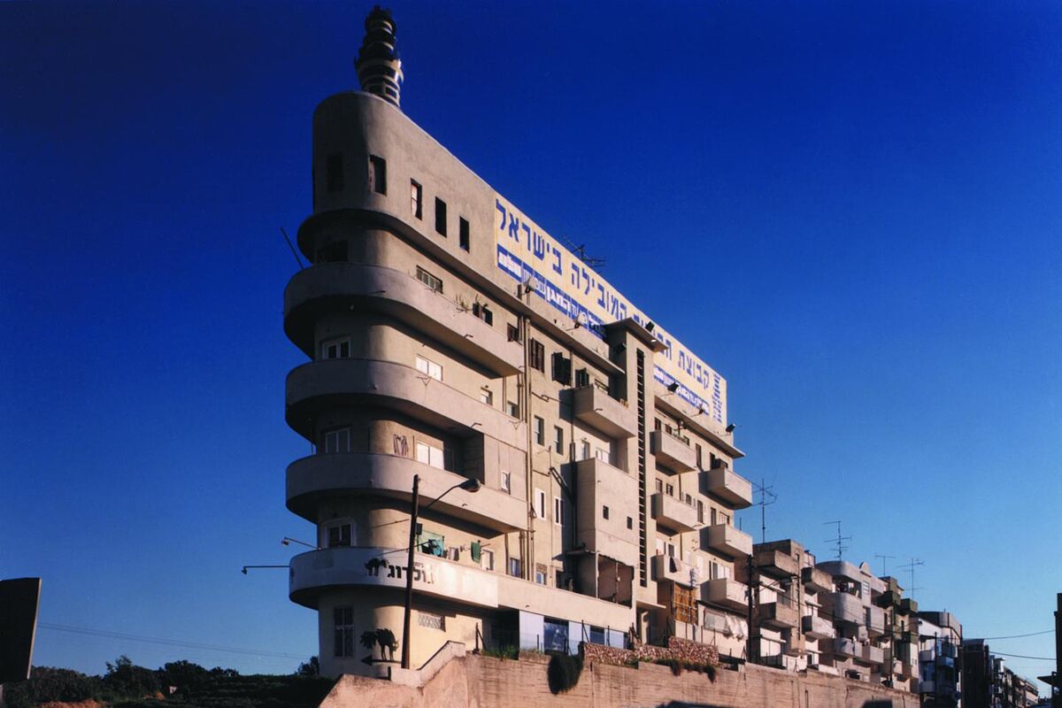 Levanda Street by Shimon Hamadi Levy, 1934. Image via Wikimedia Commons. 